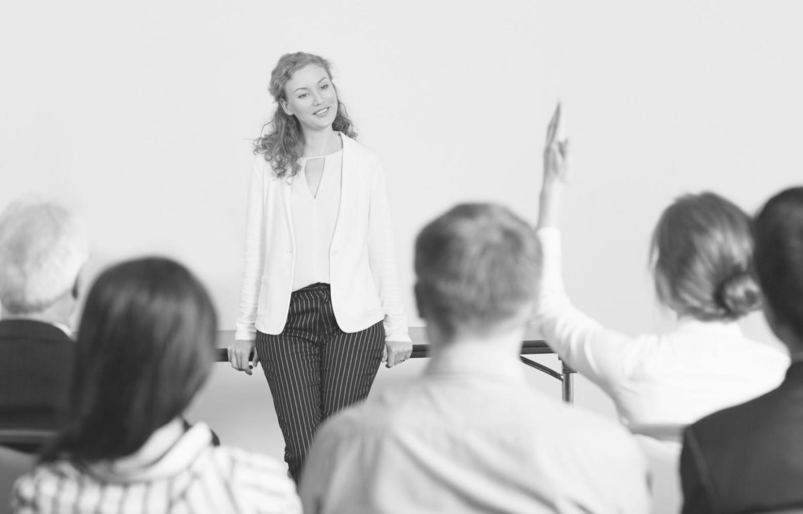 Tim Skillentis sedang mengembangkan kurikulum analisis keuangan